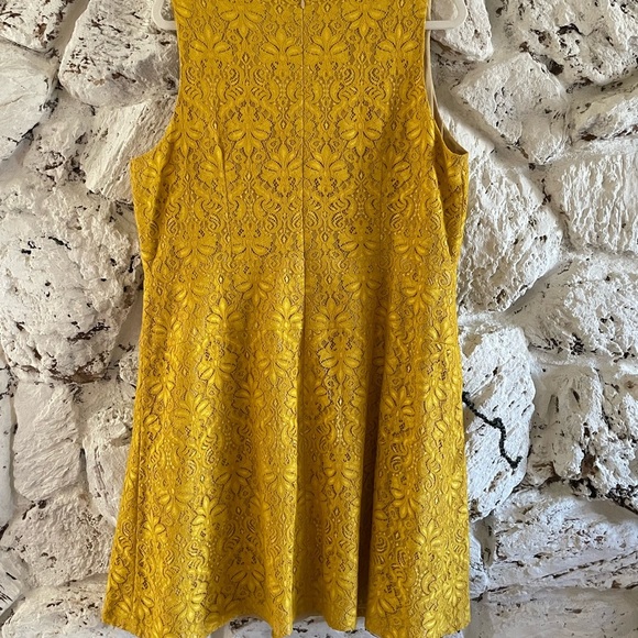 Mustard Yellow Lace Dress Vince Camuto - 16W - Picture 3 of 4
